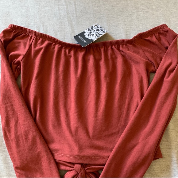 Off the shoulder crop top - Picture 2 of 5